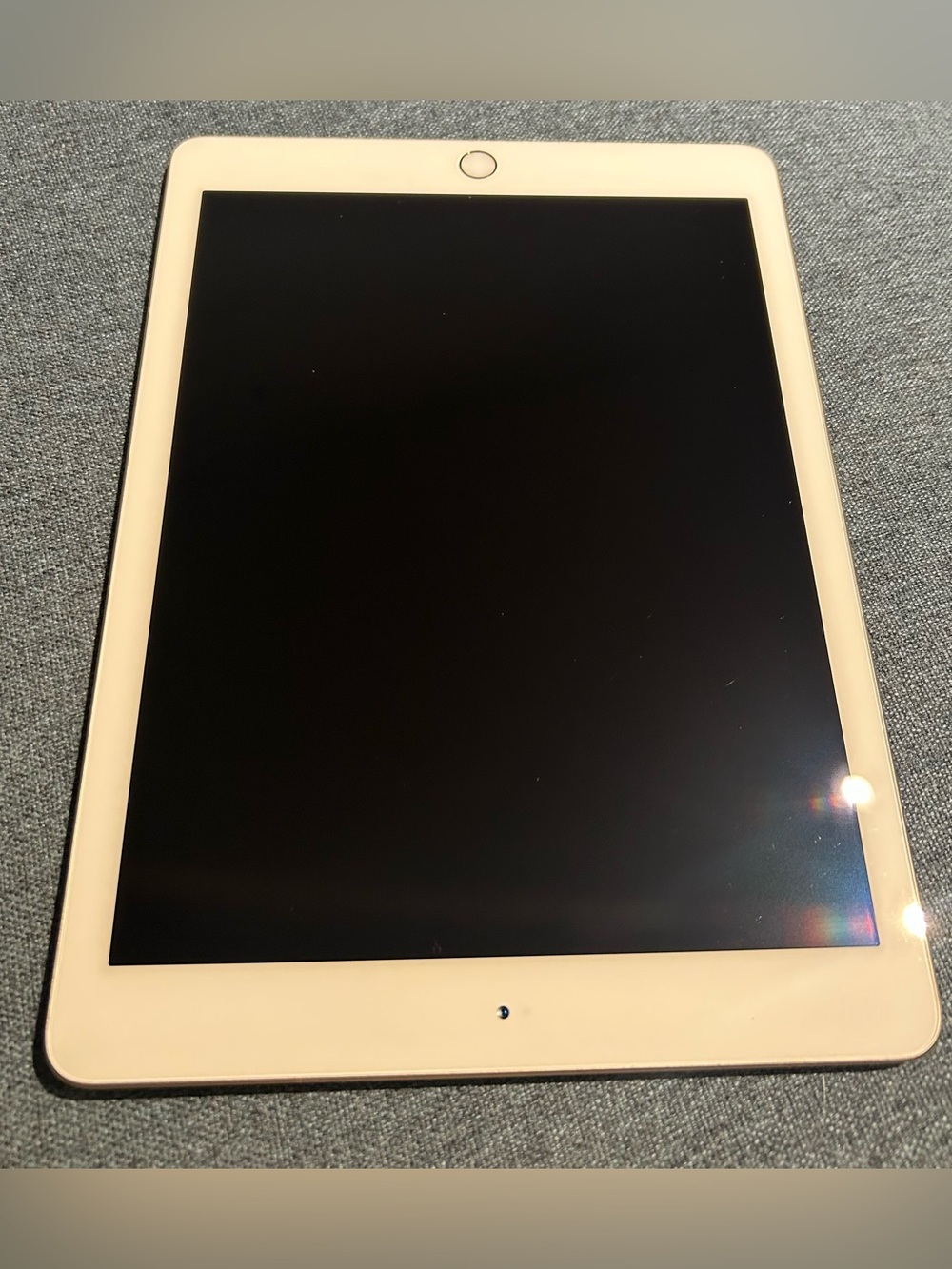Apple iPad 5th Generation Model A1822 32 GB